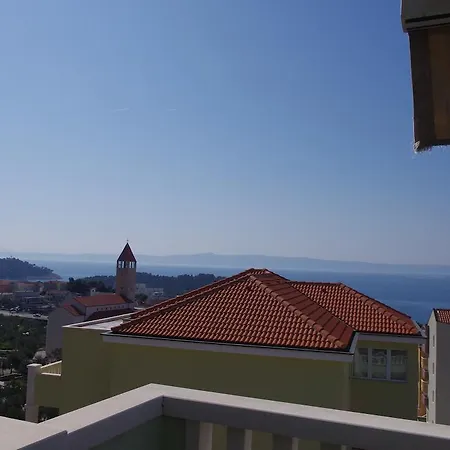 Apartment And Mare *