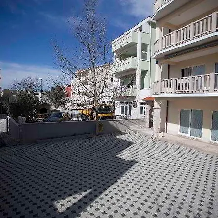 Apartment And Mare Makarska